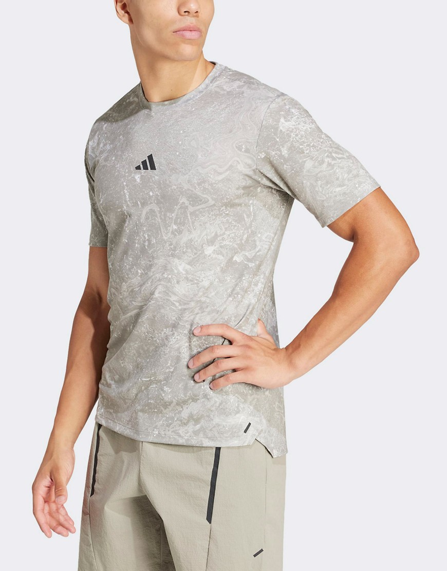 adidas Training Essentials t-shirt in grey print-Black