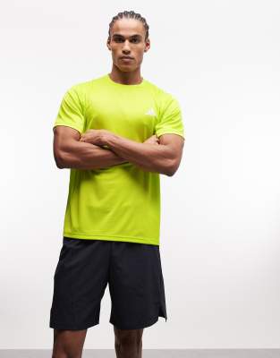 Training - Essentials - T-Shirt in Grün mit 3-Streifen-Logo Grün XS
