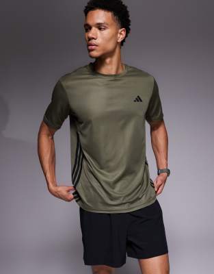 Training - Essentials - T-Shirt in Olivgrün mit den drei Streifen Grün L
