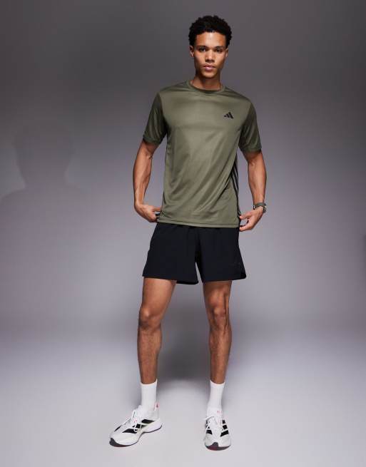 adidas Training – Essentials – T-Shirt in Olivgrün mit den drei Streifen, 2 von 5
