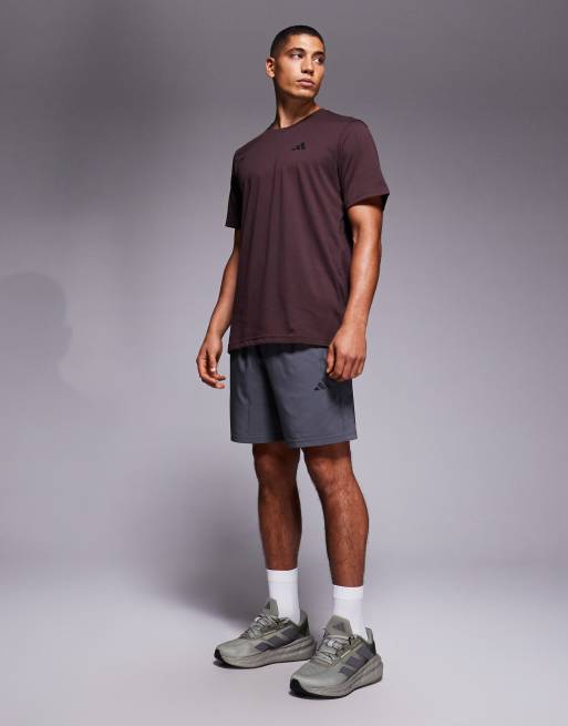 adidas Training – Essentials – T-Shirt in Shadow Brown, 2 von 5