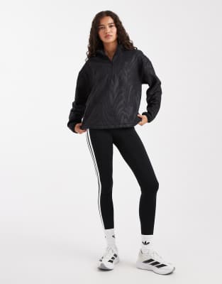 adidas Training - Fleece-Pullover in Schwarz mit Print