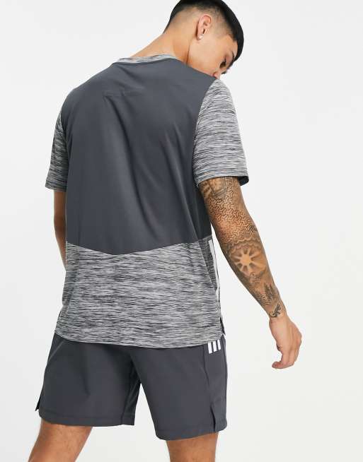 adidas Training - Grå T-shirt med 3 striber og ombre-effekt, 4 af 4