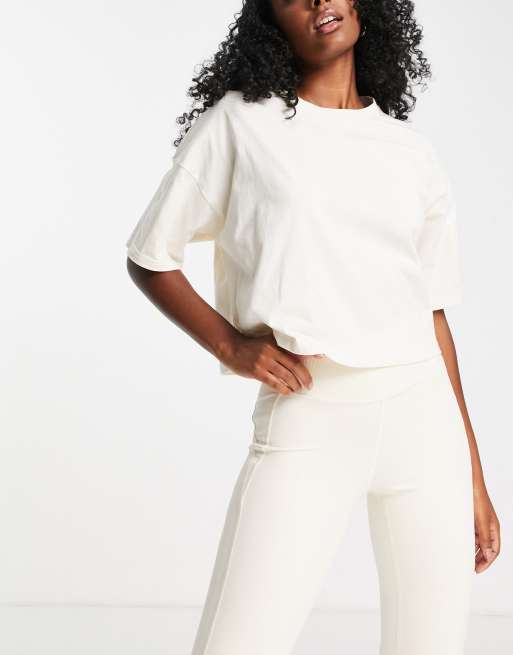 adidas – Training – Hyperglam – Kastiges T-Shirt mit kurzem Schnitt in Cremeweiß