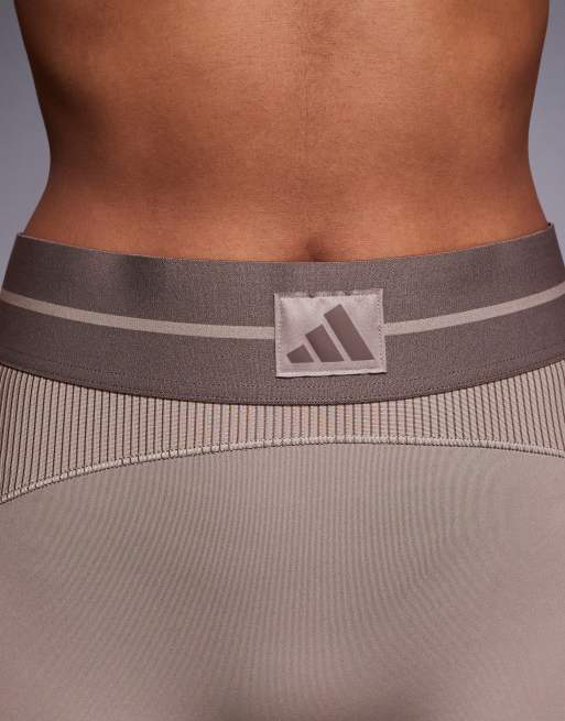 adidas Training – Hyperglam – Pełnej długości prążkowane legginsy w kredowobrązowym kolorze, 3 z 5
