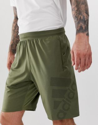 Adidas Training – Khakifärgade shorts med logga-Grön