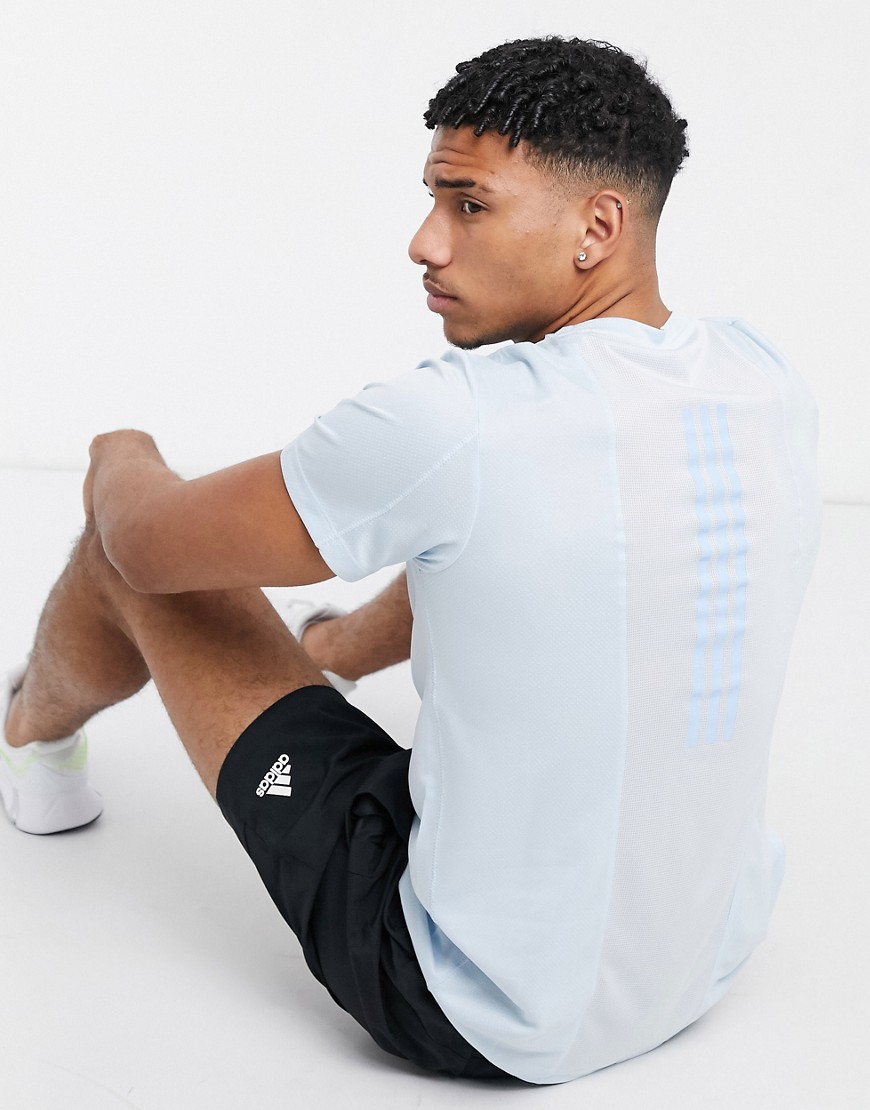 Adidas – Training – Ljusblå t-shirt med ränder baktill