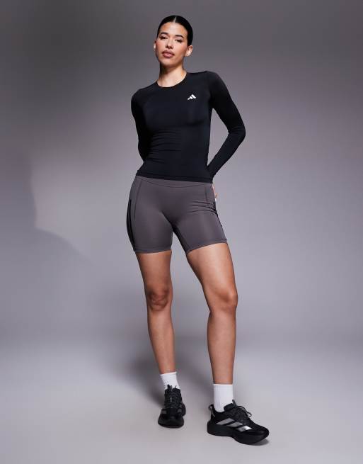 adidas Training – Optime – Knappe Shorts in Dunkelgrau mit 3 Streifen, 2 von 5