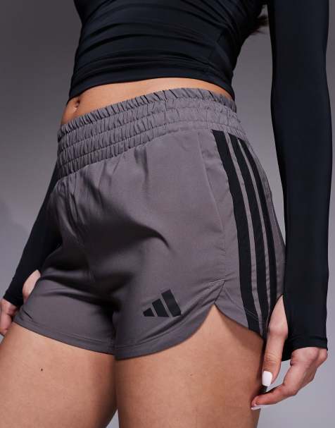 adidas Training – Pacer – Shorts in Dunkelgrau mit hohem Bund - view 1