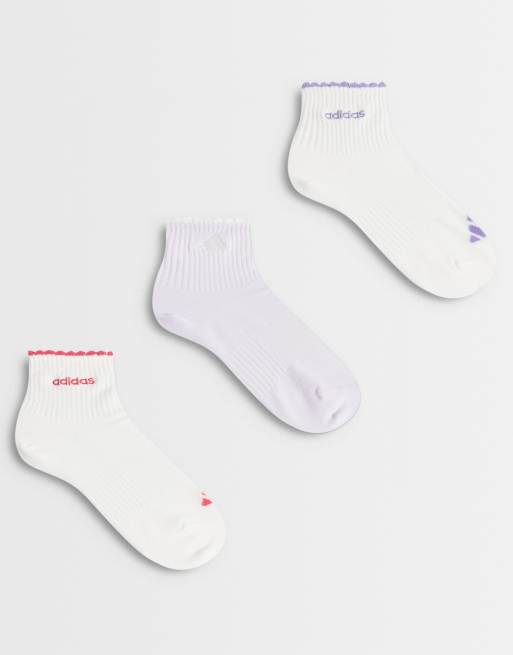 adidas Training - Pack de 3 pares de calcetines tobilleros de color blanco y morado con volantes, 1 de 3