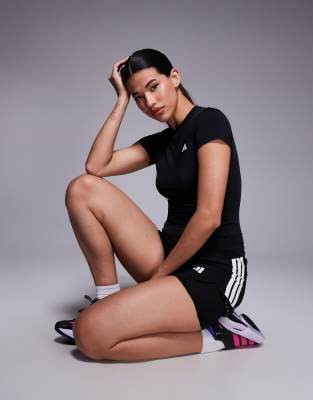 adidas Training - Power Essentials - Knapp geschnittenes T-Shirt in Schwarz