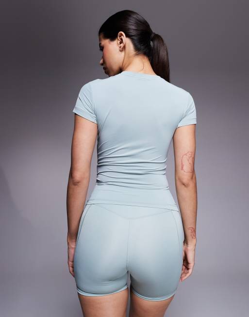 adidas – Training Power Essentials – Salviagrön t-shirt med baby-design, 4 av 4