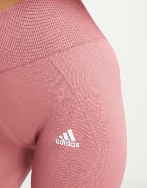 There are a few differences between the Nike and Adidas leggings