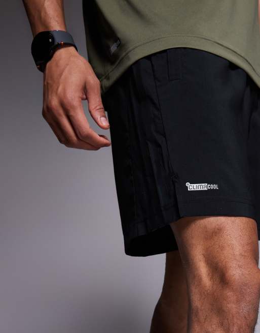 adidas Training – Shorts in Schwarz mit den drei Streifen, 5 von 5