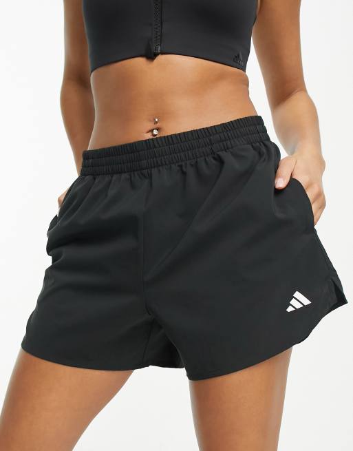 adidas Training – Shorts in Schwarz mit Logo und 3 Streifen