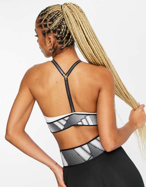 adidas Training - Sportbeha met lichte ondersteuning en bandjes op de rug in wit, 2 van 4