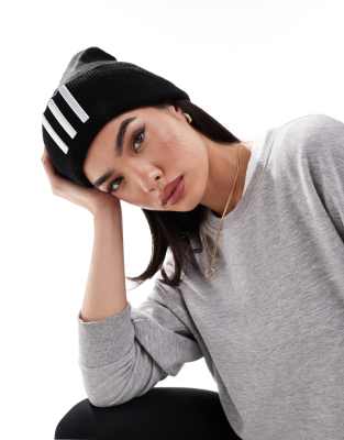 adidas Training - Strickmütze in Schwarz mit den drei Streifen