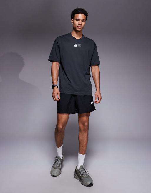 adidas Training – Svart t-shirt med jordglobstryck baktill, 2 av 5