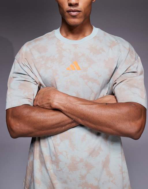 adidas Training - T-shirt à imprimé Noodle Legs au dos - Vert sauge tie-dye, 2 de 5