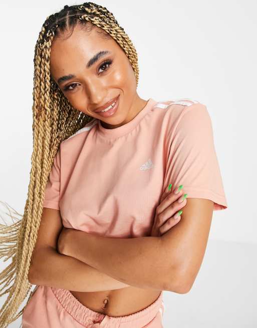 adidas – Training – T-Shirt in Blush-Rosa mit kurzem Schnitt und drei Streifen