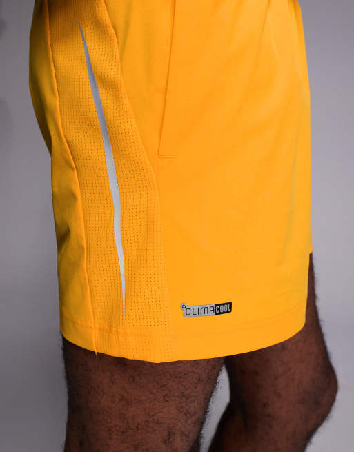 adidas - Training - Tech short in feloranje, 3 van 5