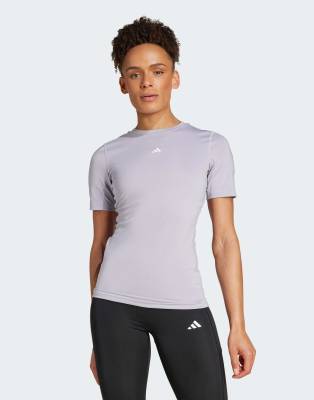 adidas Training - Techfit - T-Shirt in Grau