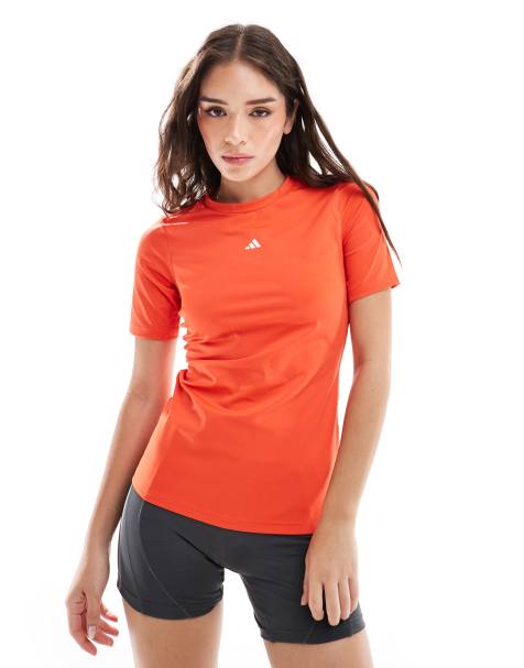 adidas Training – Techfit – T-Shirt in Rot - view 1