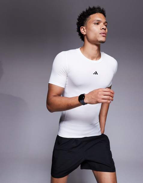 adidas – Training Techfit – T-Shirt in Weiß - view 1