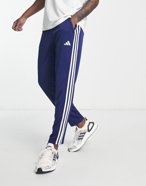 adidas Training Train Essentials Joggingbroek met 3 Stripes in marineblauw