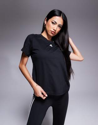 adidas Training - Train Essentials - T-Shirt in Schwarz