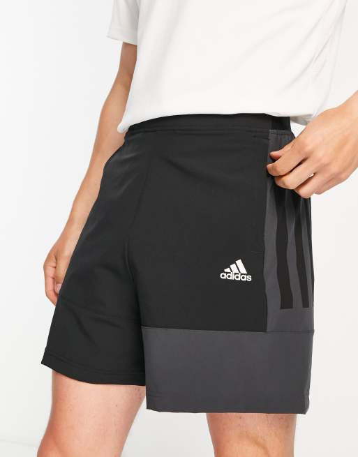 adidas Training – Vintage Sports – Shorts in Schwarz mit Bahnendesign