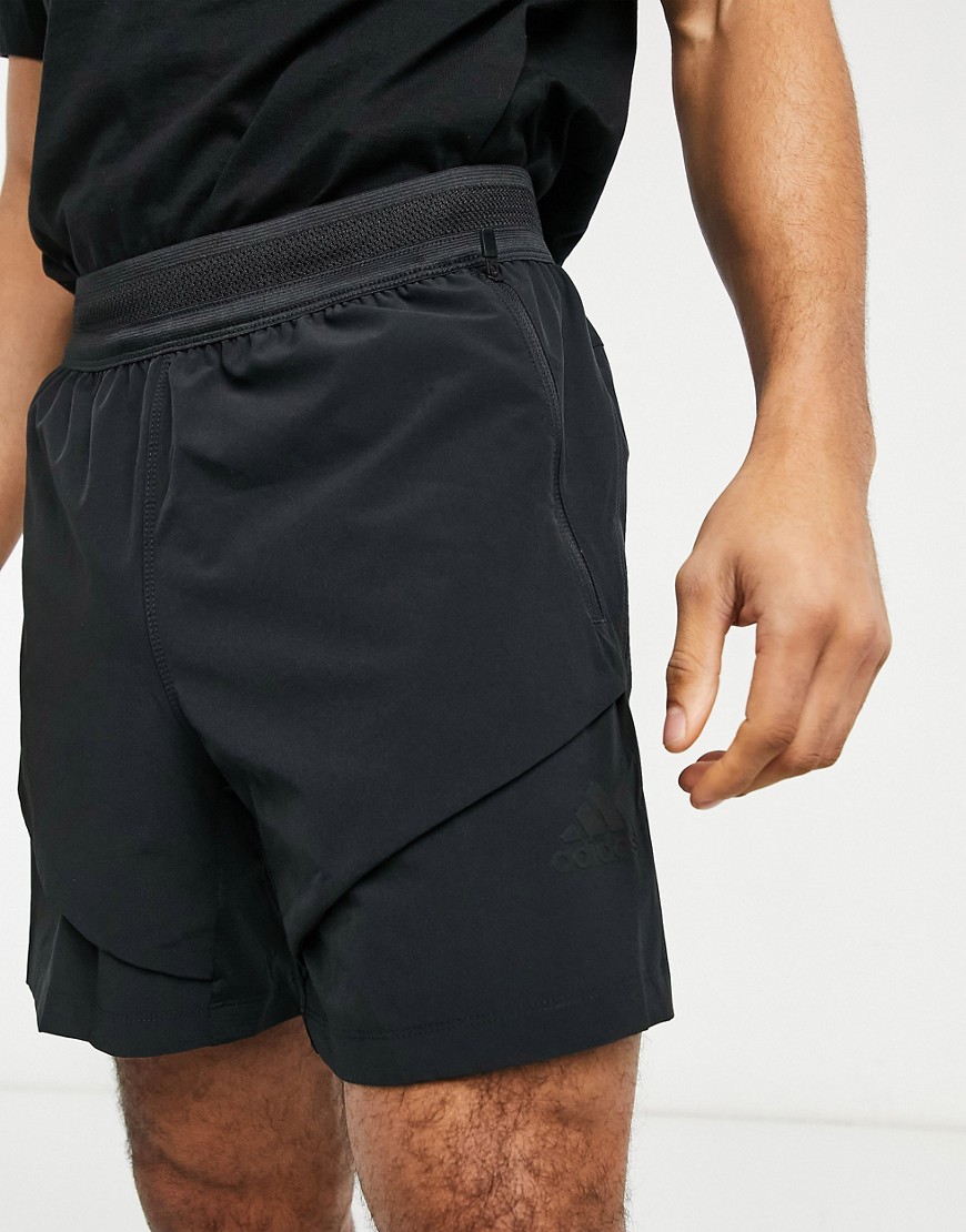 Adidas Training – Yoga – Svarta shorts i tech-material