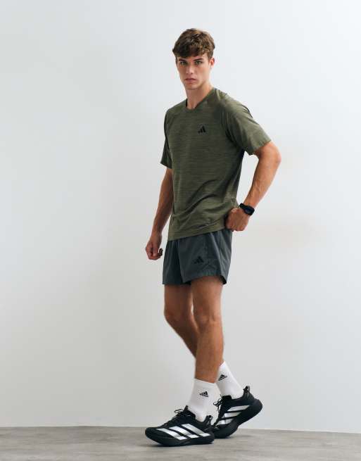 adidas Trainings-T-Shirt Tech Essentials in Khaki-Braun, 2 von 5