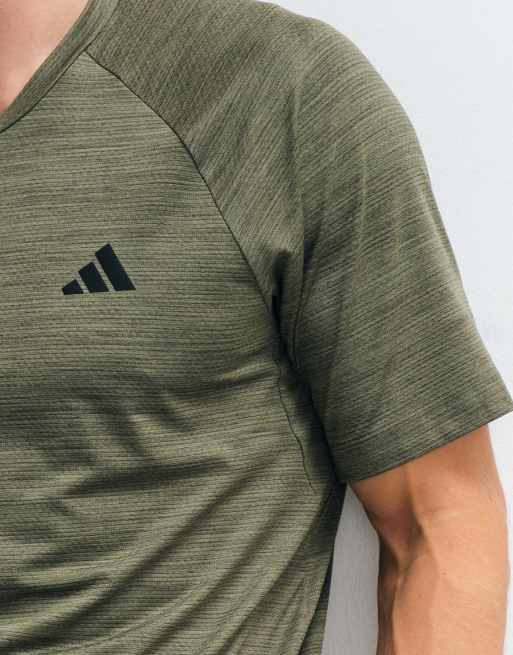 adidas Trainings-T-Shirt Tech Essentials in Khaki-Braun, 3 von 5