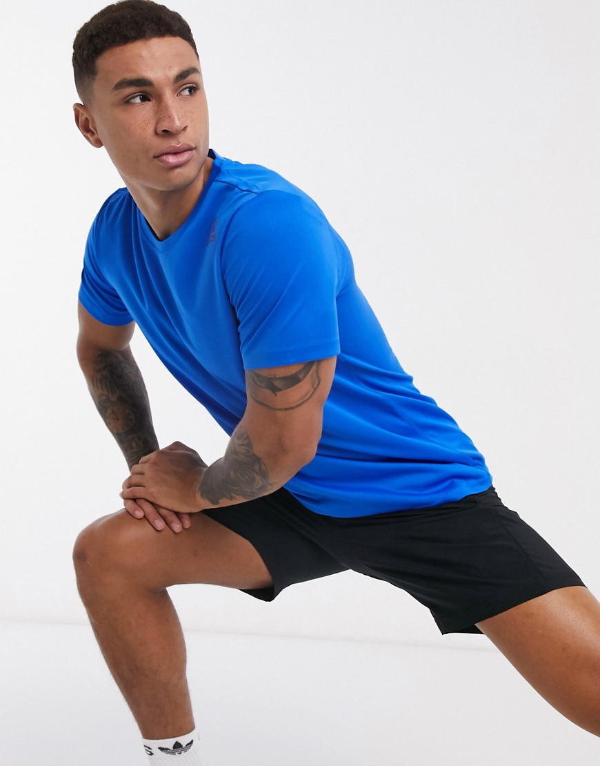 Adidas – Träning – Blå t-shirt med svarta ränder
