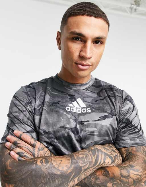 adidas – Träning – Grå, kamouflagemönstrad t-shirt med logga