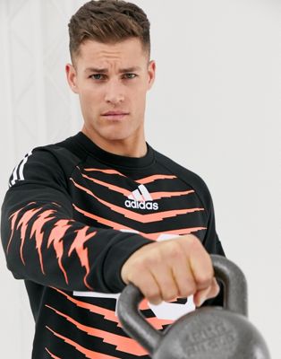 Adidas – Träning – GRFX – Svart sweatshirt med grafik