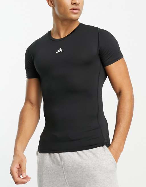 adidas – Träning – Svart t-shirt med Techfit-teknik