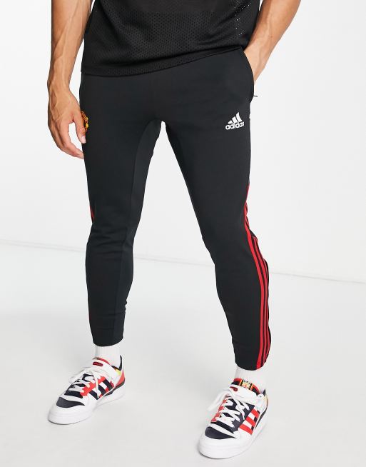 adidas - Voetbal - Manchester United FC 2022/23 - Coach -Trainingsjoggingbroek in zwart