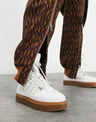 black and white puma cali