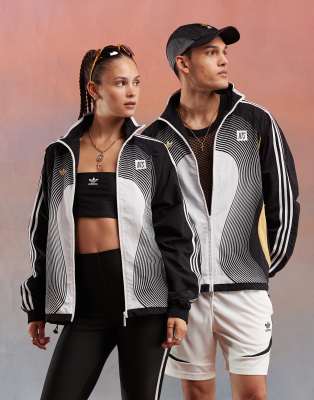 205951804-1-blackwhite