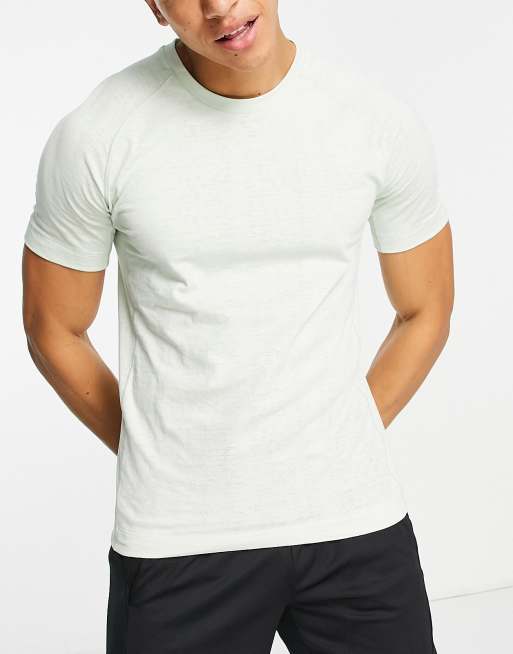 adidas – Yoga – T-Shirt in Grün 