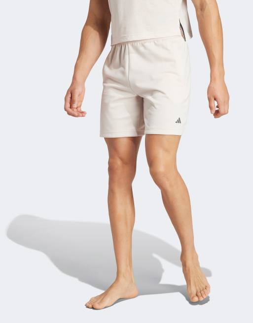 adidas - Yoga - Trainingshort in lichtroze