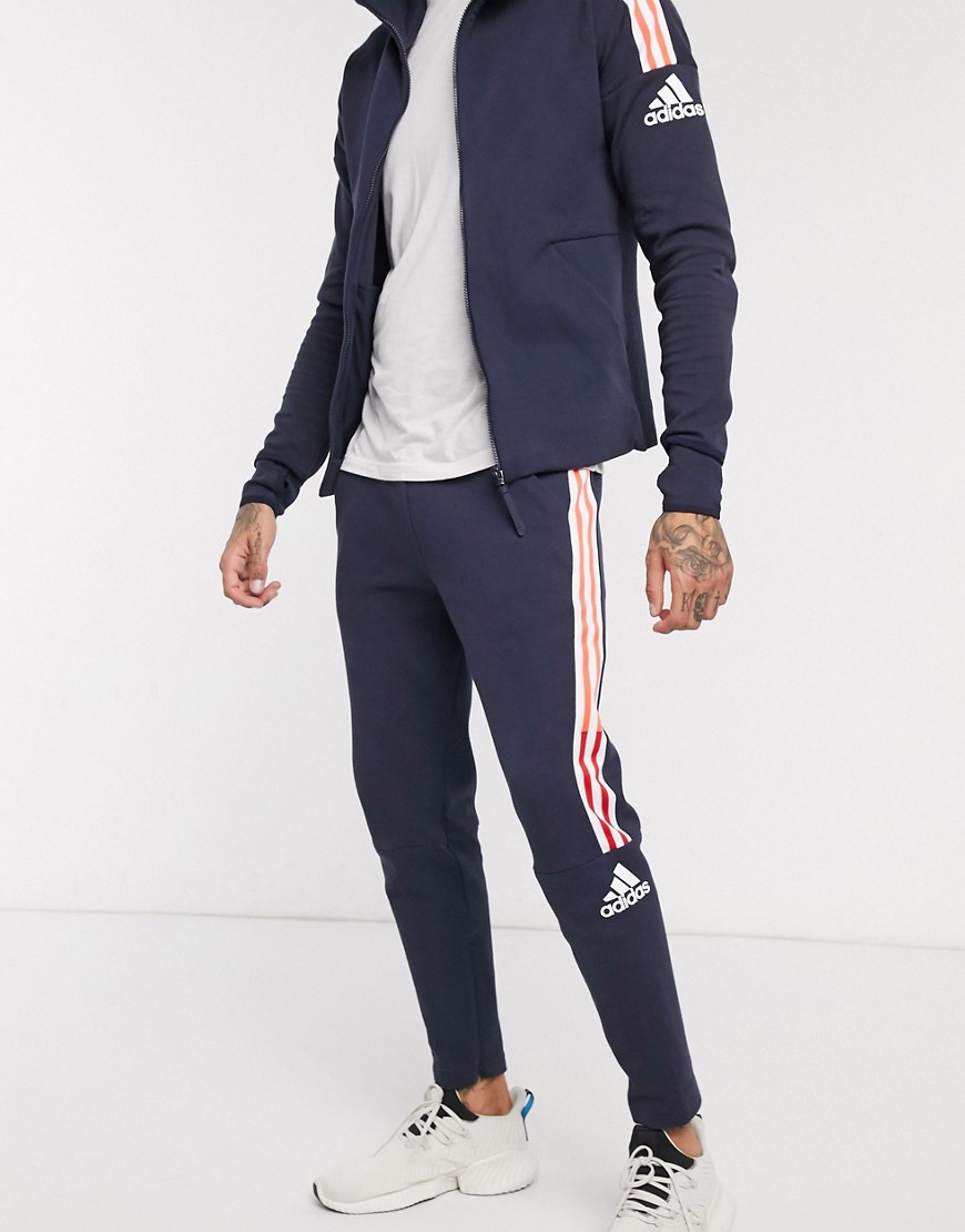 adidas - ZNE - Joggingbroek met 3 strepen in marineblauw