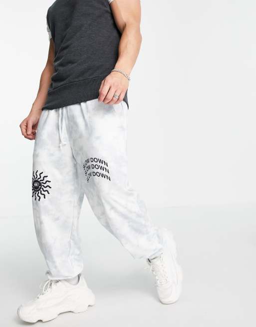 Adolescent Clothing - Lounge - Oversized joggingbukser i batikfarve med 'Slow Down'-slogan