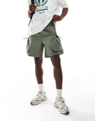 cargo technical shorts in green