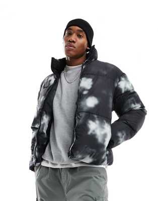 ADPT CROPPED STAND COLLAR PUFFER JACKET TIE DYE PRINT IN BLACK