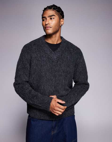 ADPT – Flauschiger Strickpullover in Dunkelgrau mit V-Ausschnitt - view 1