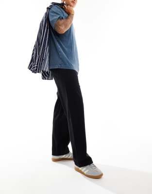 ADPT – Jeans in Schwarz mit weitem Schnitt - view 1
