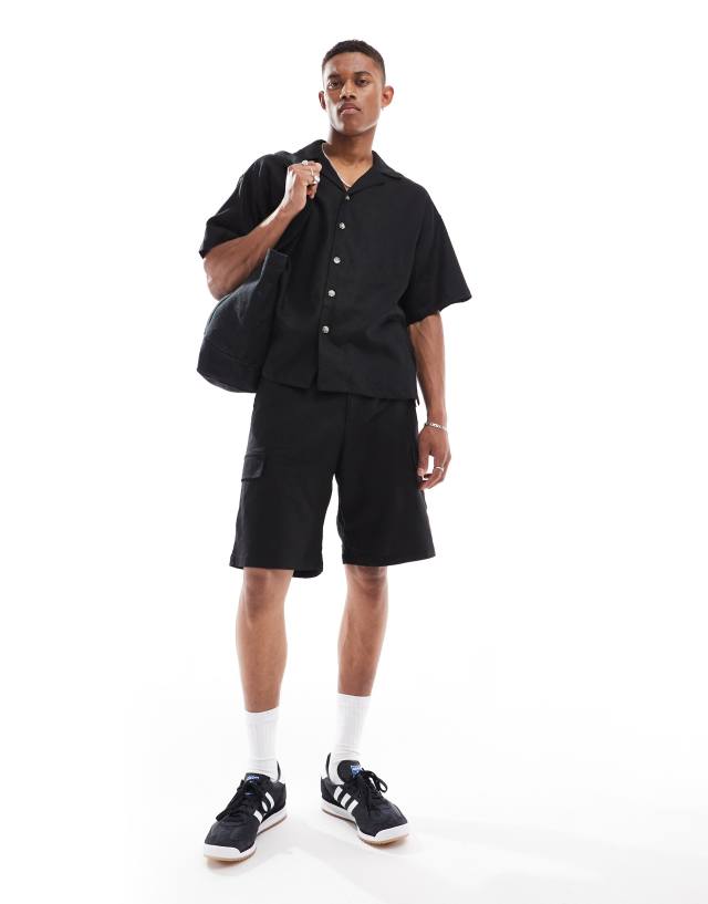 ADPT - linen mix cargo short in black